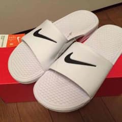 NIKE  サンダル  白  ベナッシのサムネイル