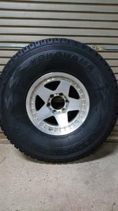 ランドクルーザー80タイヤホイールセット 315／75／16のサムネイル