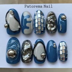 個性派ネイル モードブルー シルバー ニュアンスネイルのサムネイル