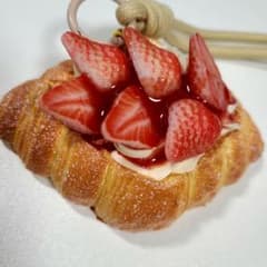 食品サンプル ストロベリーデニッシュ キーホルダーのサムネイル