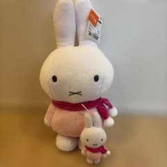 ミッフィー特大サイズぬいぐるみ　ポンポンマフラー　小さいミッフィー2個