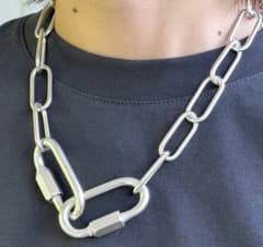 MM6 MAISON MARGIELA シルバーメタル カラビナ ネックレス MM6 MAISON MARGIELA シルバーメタル カラビナ ネックレス - メルカリ