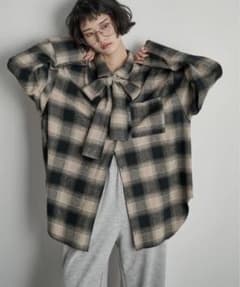 THE YOn ザヨン ビッグボウタイチェック柄長袖シャツ オーバーサイズのサムネイル