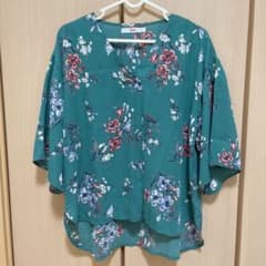 未使用品 花柄ブラウスのサムネイル