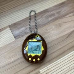 たまごっち ブラウン 1997年製 チェーン付きのサムネイル