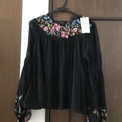 ZARA 黒のレースブラウスのサムネイル