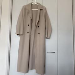 ベージュ ロングコートのサムネイル