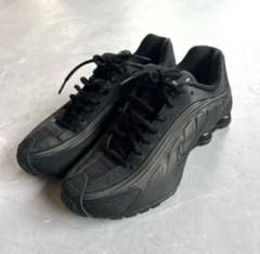 NIKE SHOX R4 BLACK-BLACK-BRIGHT CRIMSONのサムネイル