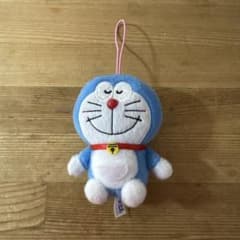 ドラえもん ストラップ付きぬいぐるみのサムネイル