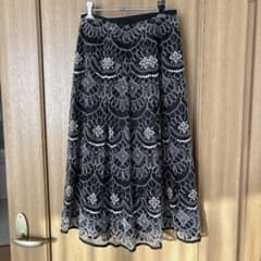 ミセス　黒×白 刺繍 フレアスカート ロング丈　9号