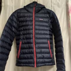 patagonia フード付きダウンジャケット XS ネイビー/レッド - メルカリ