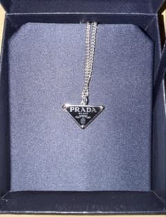 PRADA トライアングルロゴ ネックレスのサムネイル