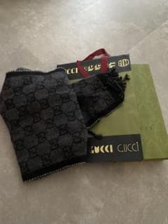 GUCCI GGロゴマフラー 黒/グレーのサムネイル