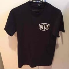 DEUS 黒Tシャツのサムネイル