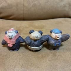【新品未使用】たかはたまさお 木彫り風フィギュア　おすもう カメラ マフラー熊のサムネイル