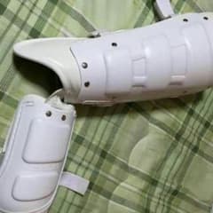 野球 レッグガードのサムネイル