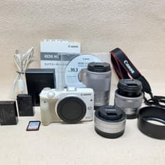 【中古】Canon EOS M3 ホワイト 本体 ダブルレンズキット＋望遠レンズのサムネイル