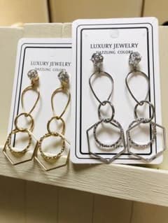 キラキラジャラジャラピアス ゴールドのサムネイル