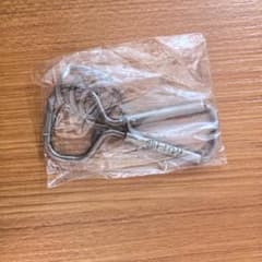 新品 HUF シルバー カラビナ ボトルオープナー キーホルダー q4のサムネイル