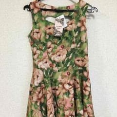 新品タグ付き♡花柄ワンピースのサムネイル