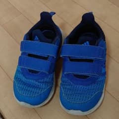 アディダススニーカーのサムネイル