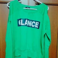 肩出しTシャツのサムネイル