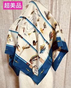 エルメススカーフ PLUMES par Henride Linares羽根 総柄 エルメススカーフ PLUMES par Henride Linares羽根 総柄 - メルカリ