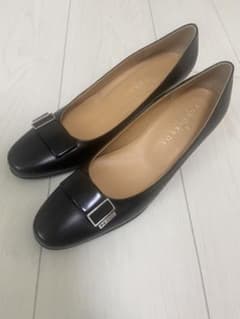 トラサルディ　TRUSSARDI パンプス 黒　22.5 本革のサムネイル