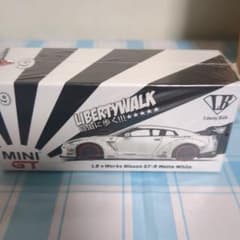 MINI GT LB Works Nissan GT-R Matte White - メルカリ