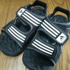 ru7★*様専用♡　adidas キッズサンダル♡のサムネイル