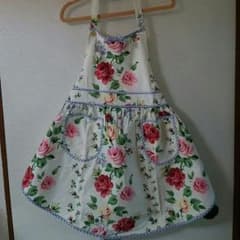 ローラ・アシュレイ エプロン♥のサムネイル