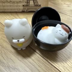 猫　スクイーズ　カプセルトイ　ガチャガチャのサムネイル