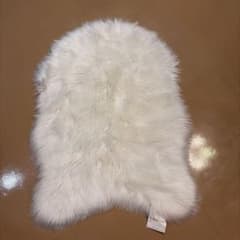 ホワイトフェイクファーラグ 約70cm x 100cmのサムネイル