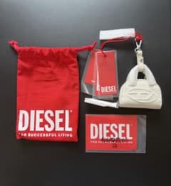 な*な様 DIESEL ホワイト ミニハンドバッグ型　バッグチャーム DIESEL キーホルダー ミニハンドバッグ型 バッグチャーム ホワイト