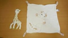 きりんのソフィー おもちゃ&ぬいぐるみ付ハンカチのサムネイル
