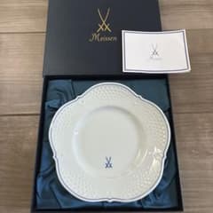 Meissen マイセン ホワイトレリーフ ブルーライン 双剣 ペア 300周年 マイセン ホワイトレリーフ 300周年記念 プレート - メルカリ