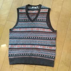 UNIQLO フェアアイル柄 Vネックニットベストのサムネイル