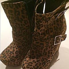 ヒョウ柄 厚底ショートブーツのサムネイル
