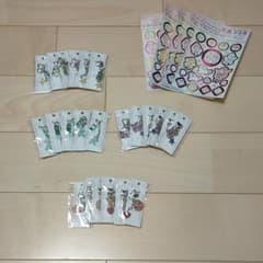 ストラップとキャラクターシールのサムネイル