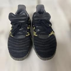 adidas スニーカー ブラック ゴールドのサムネイル