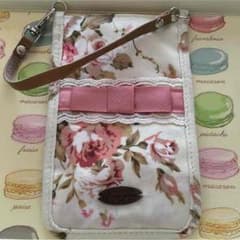 スマホポーチ 花柄 ピンク リボンのサムネイル