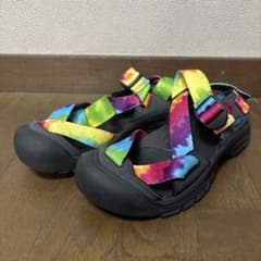美品 KEEN アウトドアサンダル タイダイ柄 US7.5 25.5cmのサムネイル