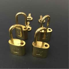 ヴィトンの鍵4個セットのサムネイル