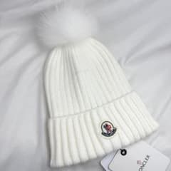 MONCLER ニット帽 ファー付きポンポン ホワイト - メルカリ