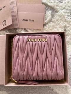 miumiuマテラッセ  二つ折り財布　正規品のサムネイル