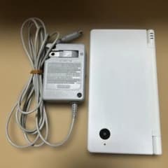 Nintendo DSi ホワイト 本体　純正充電器付きのサムネイル