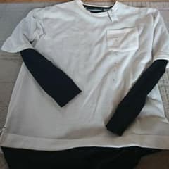 Confirm  黒(Tシャツ)と白(胸ポケット5分丈トレーナー)の重ね着のサムネイル