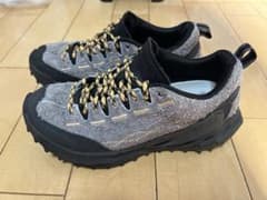 KEEN スニーカー グレーのサムネイル
