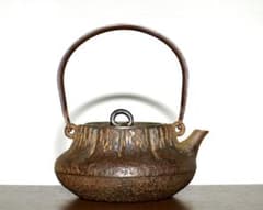 時代煎茶道具 古鏡蓋 重列式神獣鏡紋 環摘 砲口 扁平形 岩肌 鉄瓶 鳴金残欠のサムネイル