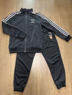 専用　adidas ポケモン　ジャージ上下　140のサムネイル